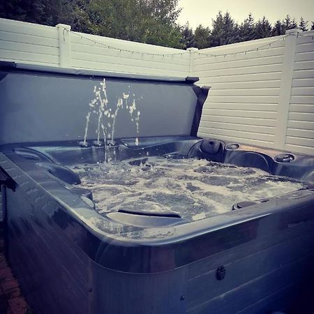 The Kalos Retreat - Hot Tub Lodge With Free 18 Hole Golf Course Swarland Esterno foto