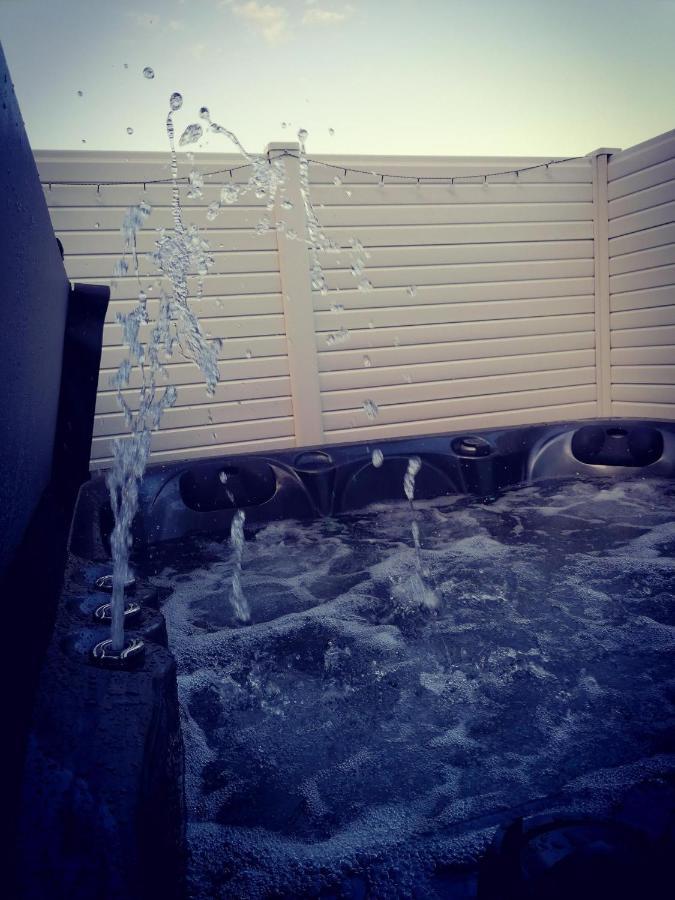 The Kalos Retreat - Hot Tub Lodge With Free 18 Hole Golf Course Swarland Esterno foto