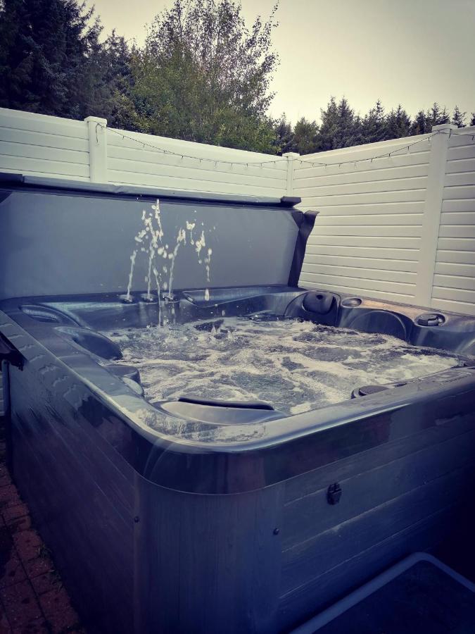 The Kalos Retreat - Hot Tub Lodge With Free 18 Hole Golf Course Swarland Esterno foto