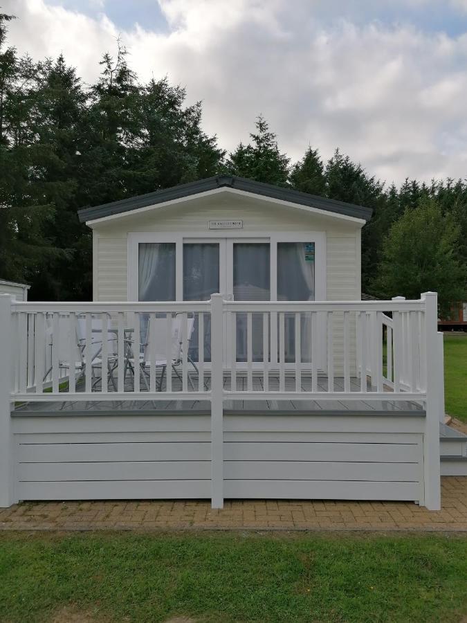 The Kalos Retreat - Hot Tub Lodge With Free 18 Hole Golf Course Swarland Esterno foto