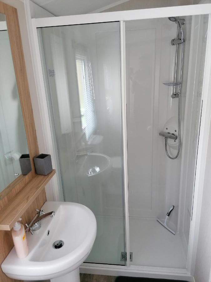 The Kalos Retreat - Hot Tub Lodge With Free 18 Hole Golf Course Swarland Esterno foto