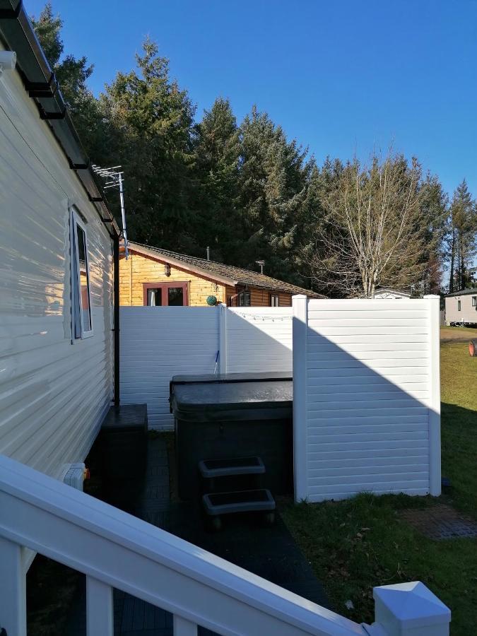 The Kalos Retreat - Hot Tub Lodge With Free 18 Hole Golf Course Swarland Esterno foto