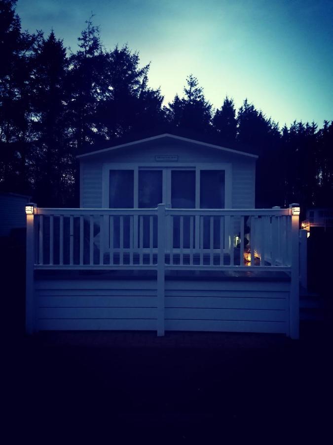 The Kalos Retreat - Hot Tub Lodge With Free 18 Hole Golf Course Swarland Esterno foto