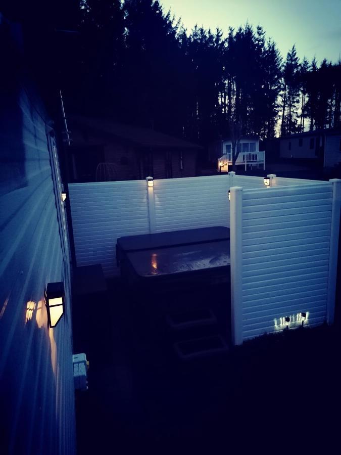 The Kalos Retreat - Hot Tub Lodge With Free 18 Hole Golf Course Swarland Esterno foto